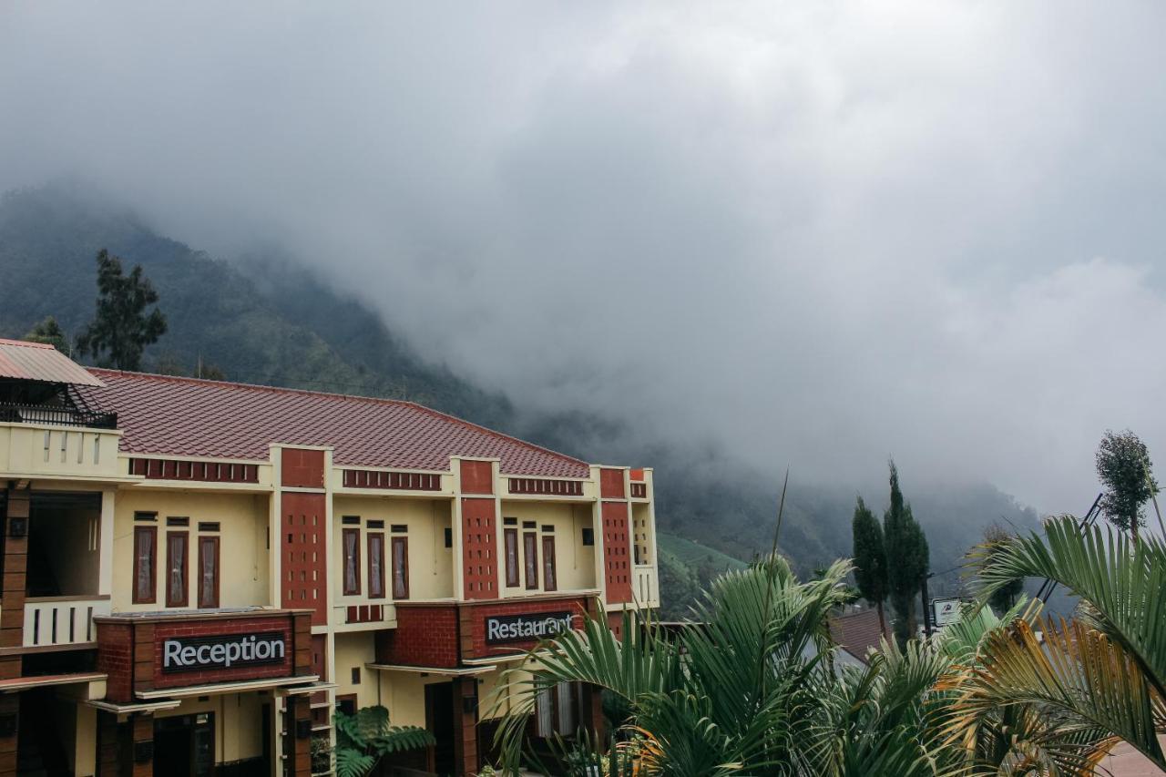 Sm Bromo Hotel Probolinggo Exterior foto